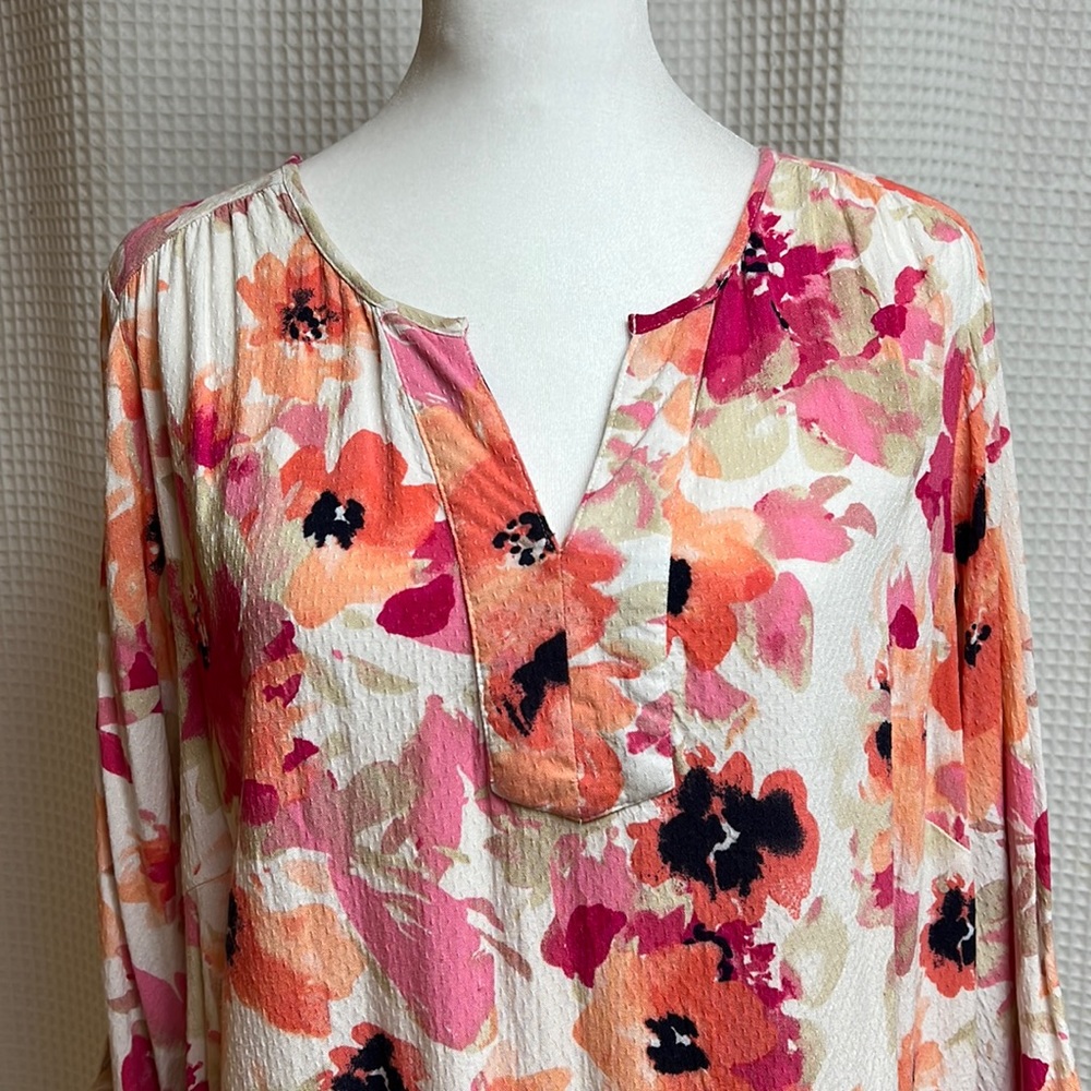 Croft&Barrow- Floral pull on V-neck tunic top/shirt- Roll tab 3/4 sleeve- 1X